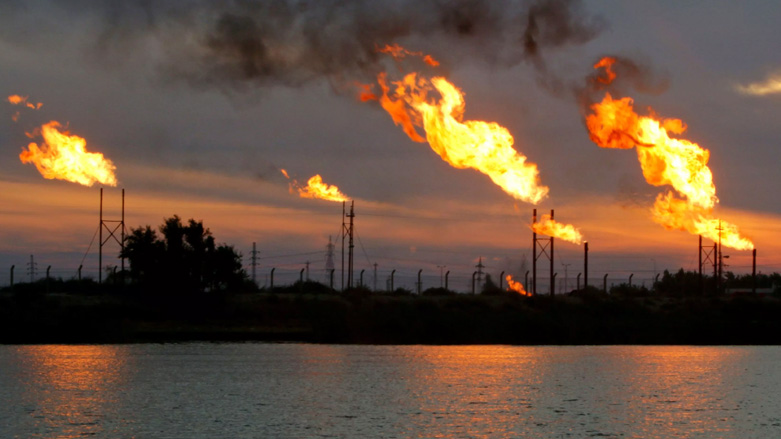 Iraq drops the official selling price of Basra Light crude