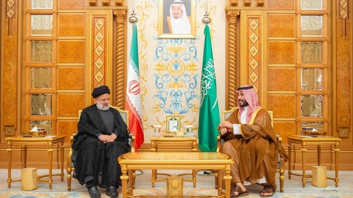 أول لقاء لرئيس إيراني مع مسؤول سعودي في الرياض منذ 11 عاماً