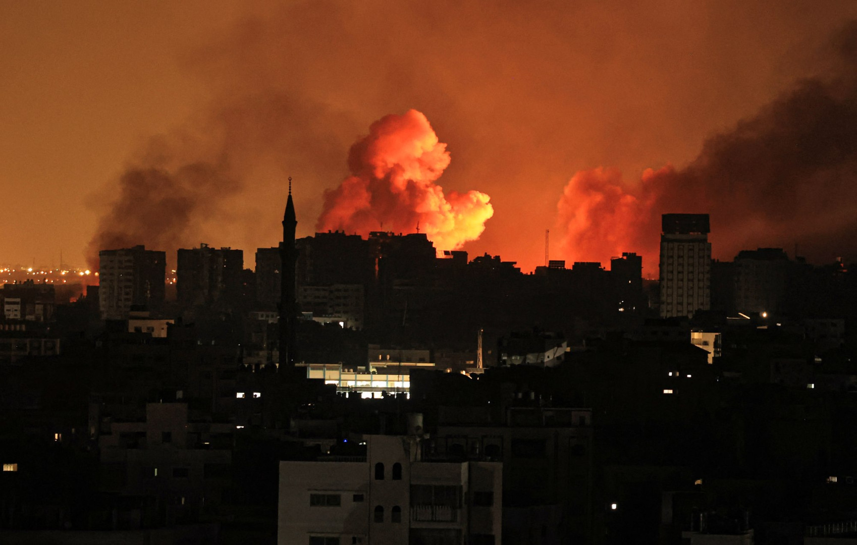Israeli strikes kill nearly 800 in Gaza since war resumed