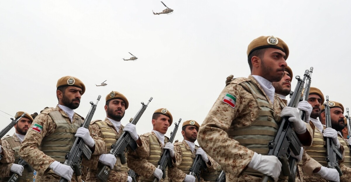 الجيش الإيراني: سنرد على الخطأ الأمريكي بحزم