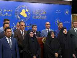 تحالف الصدر يتبنى نظام "الاغلبية السياسية" بالانتخابات و"الفتح" يجمع تواقيع لتغيير الدستور العراقي